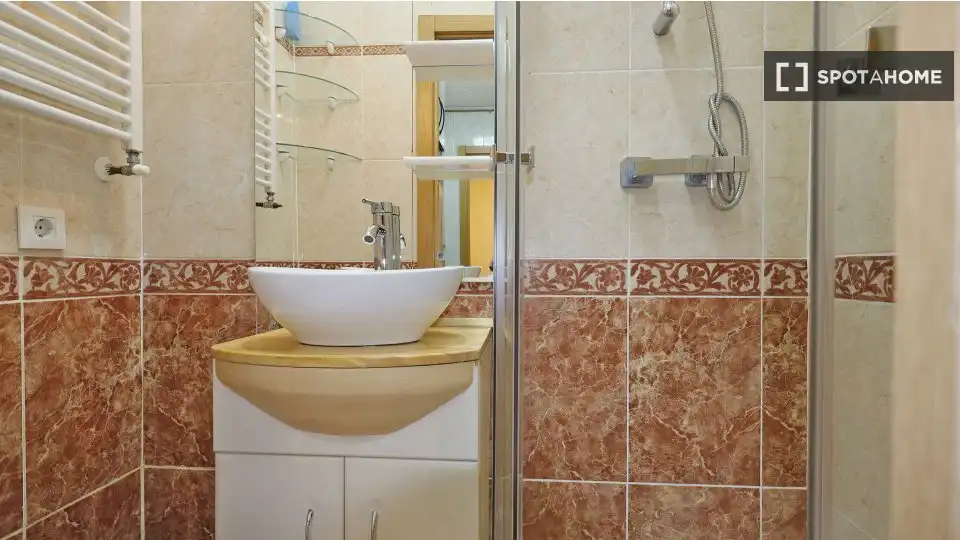 Bany de Apartament per a compartir en Madrid amb Aire condicionat, Calefacció i Terrassa