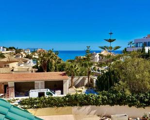 Vista exterior de Casa o xalet en venda en El Campello amb Aire condicionat, Terrassa i Piscina
