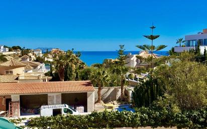 Vista exterior de Casa o xalet en venda en El Campello amb Aire condicionat, Terrassa i Piscina