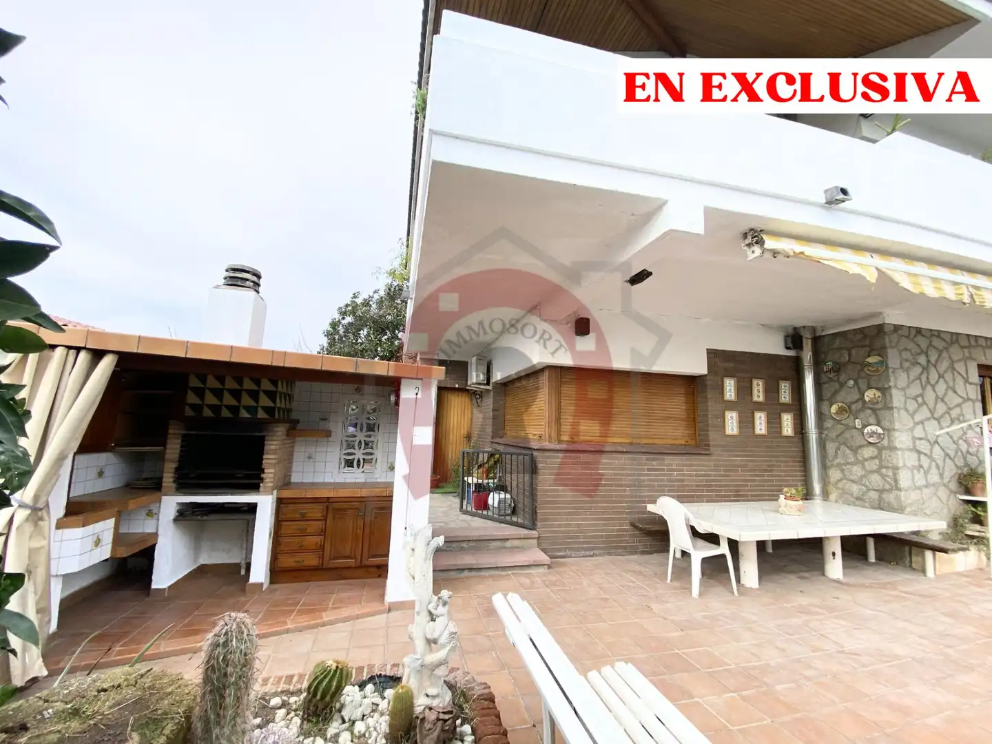 Vista exterior de Casa o chalet en venta en Palau-solità i Plegamans con Terraza, Trastero y Piscina