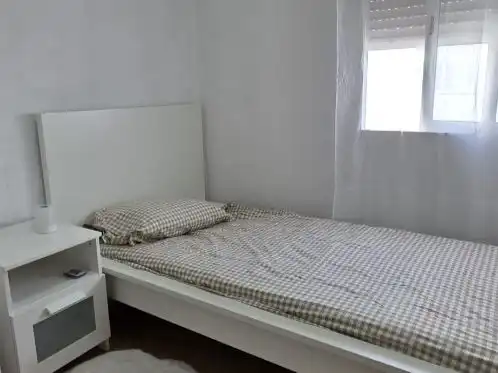 Bedroom of Flat for share in Sur