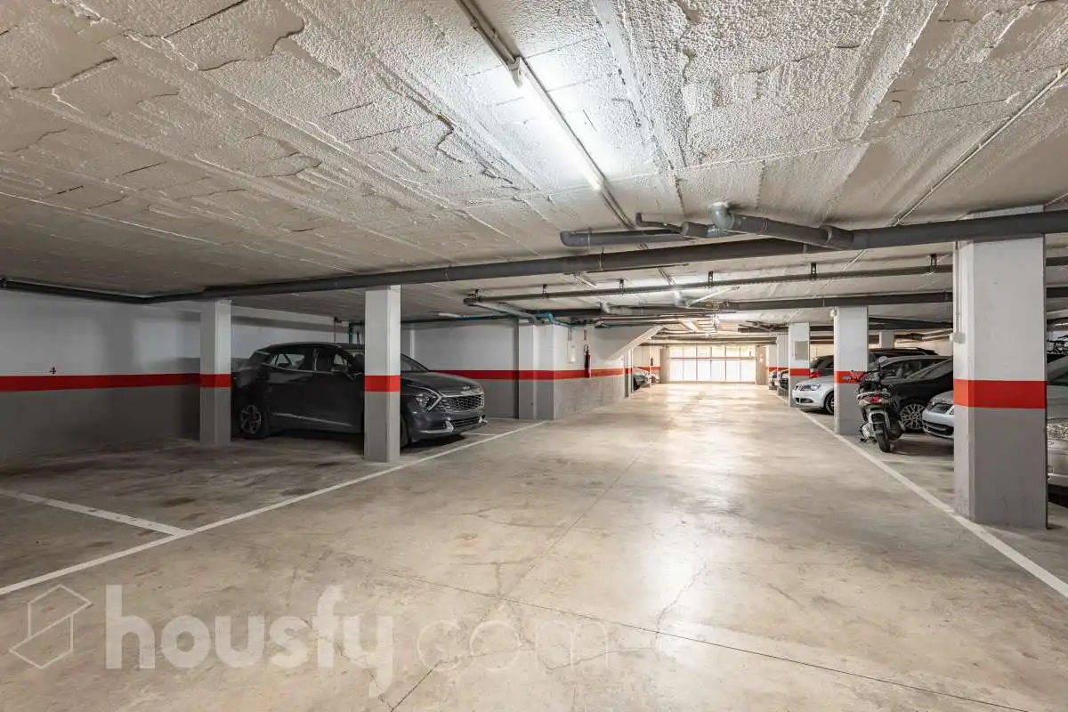 Parking de Piso en venta en Esplugues de Llobregat con Aire acondicionado, Calefacción y Parquet