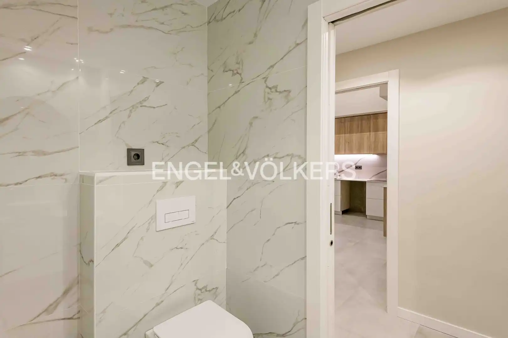 Bathroom of Ground floor for sale in Barcelona  with Air Conditioner and Heating