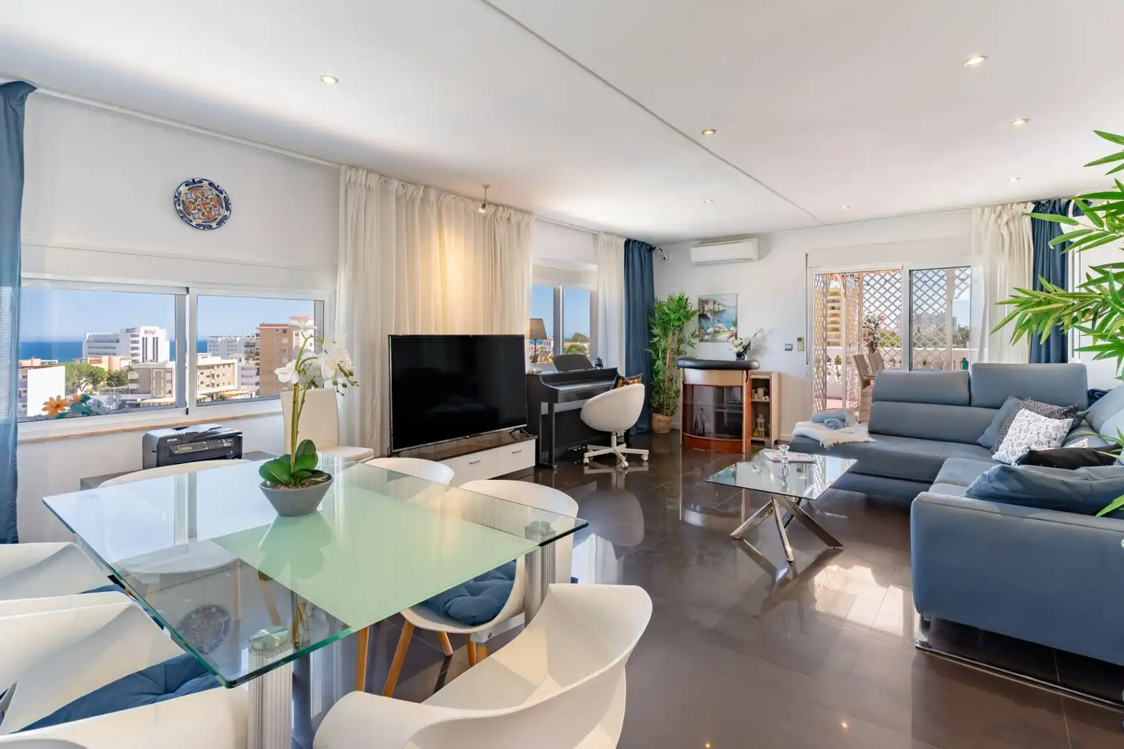 Living room of Attic for sale in Torremolinos  with Air Conditioner, Heating and Community pool