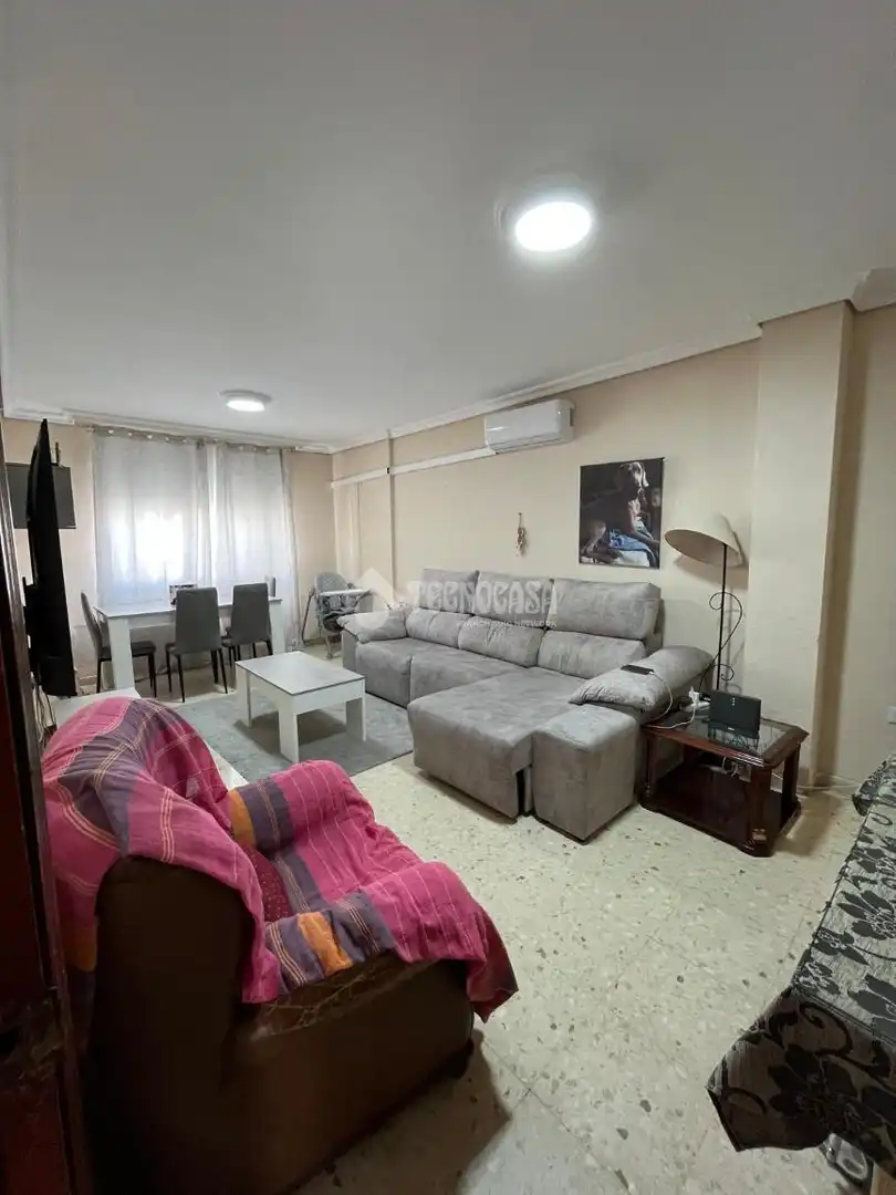 Sala de estar de Piso en venta en Sevilla con Calefacción, Terraza y Amueblado
