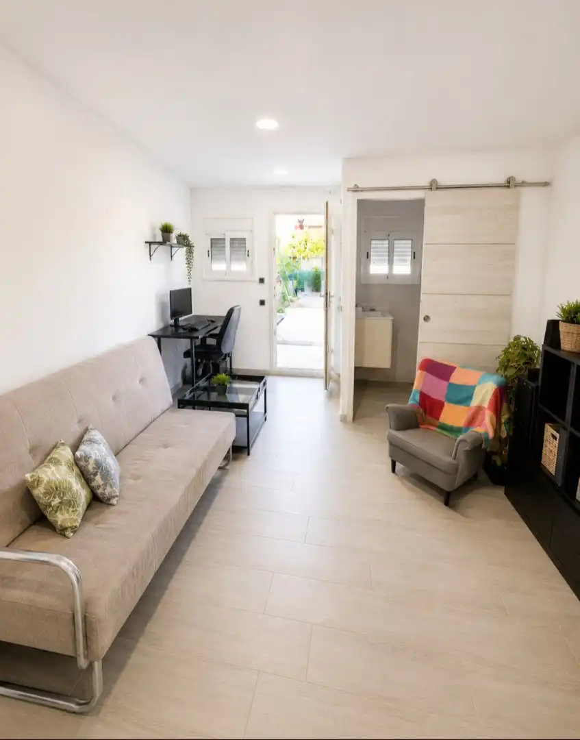 Sala d'estar de Casa o xalet en venda en Santa Coloma de Gramenet amb Aire condicionat, Calefacció i Jardí privat