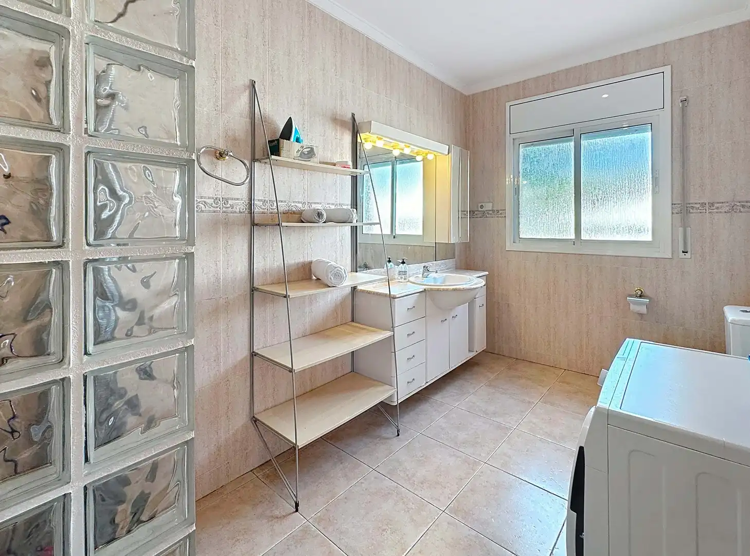 Bathroom of Houses for sale in El Vendrell  with Air Conditioner, Heating and Terrace