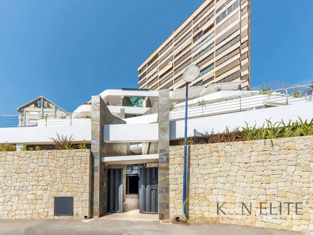 Vista exterior de Dúplex en venta en Benidorm con Aire acondicionado y Piscina