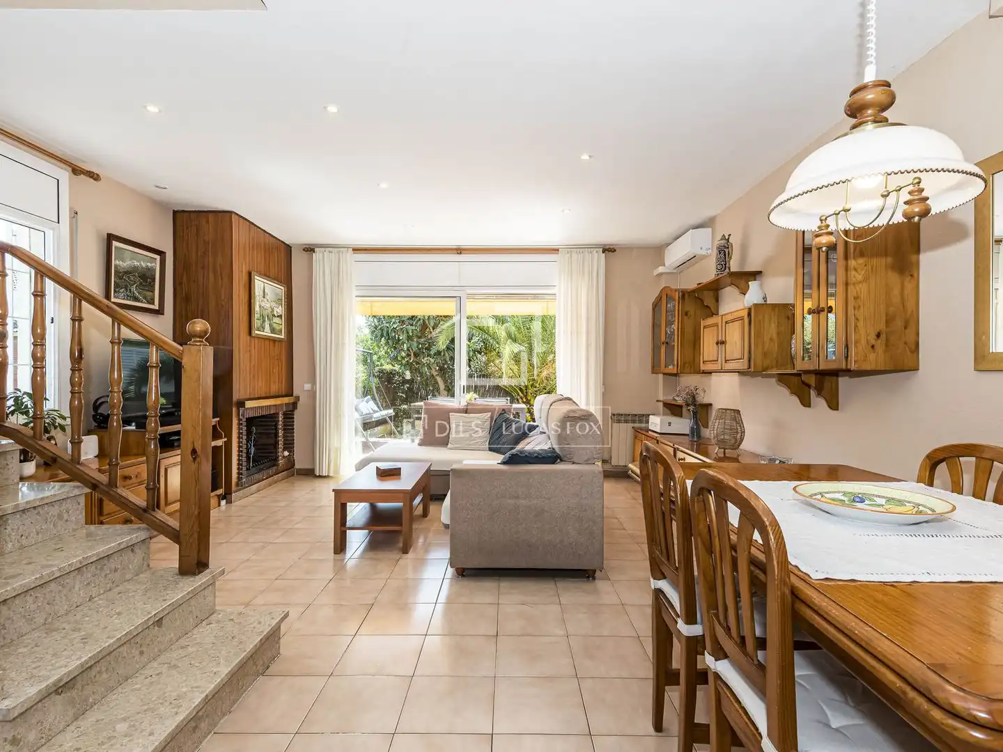 Sala d'estar de Casa o xalet en venda en Sant Cugat del Vallès amb Aire condicionat, Calefacció i Jardí privat