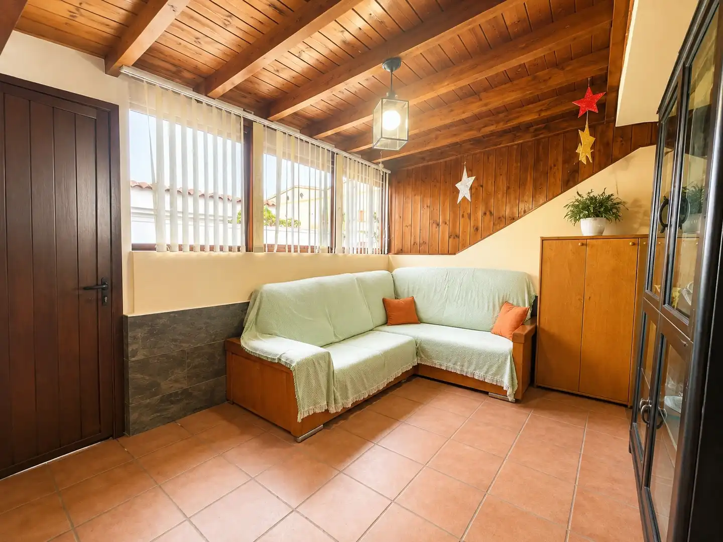 Sala d'estar de Casa adosada en venda en Tuineje amb Aire condicionat, Terrassa i Moblat