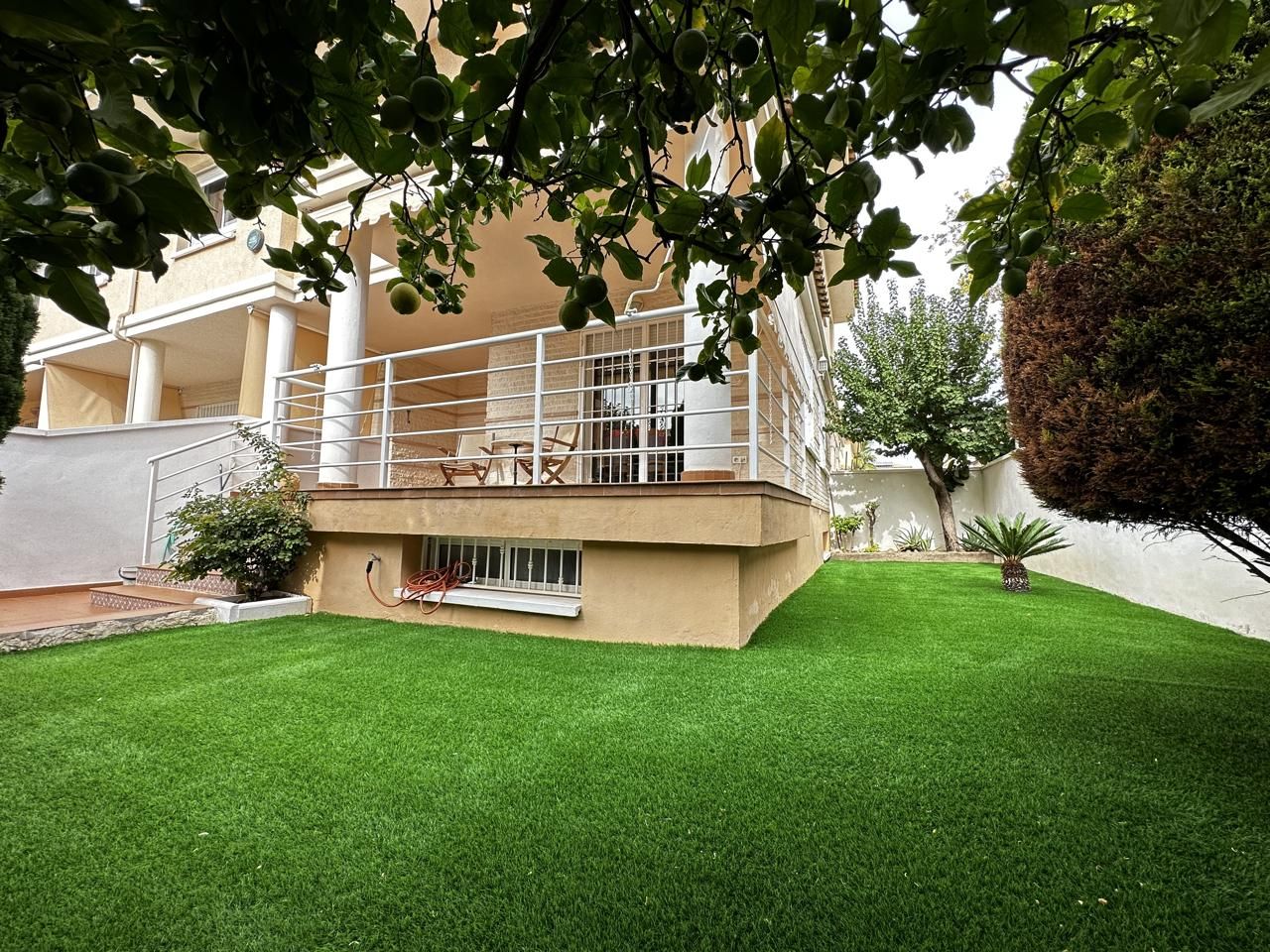 Jardí de Casa o xalet en venda en Elda amb Aire condicionat, Jardí privat i Terrassa