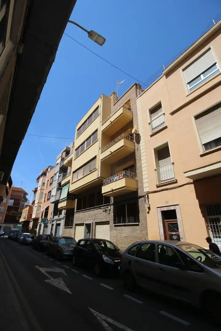Vista exterior de Edifici en venda en Alicante / Alacant