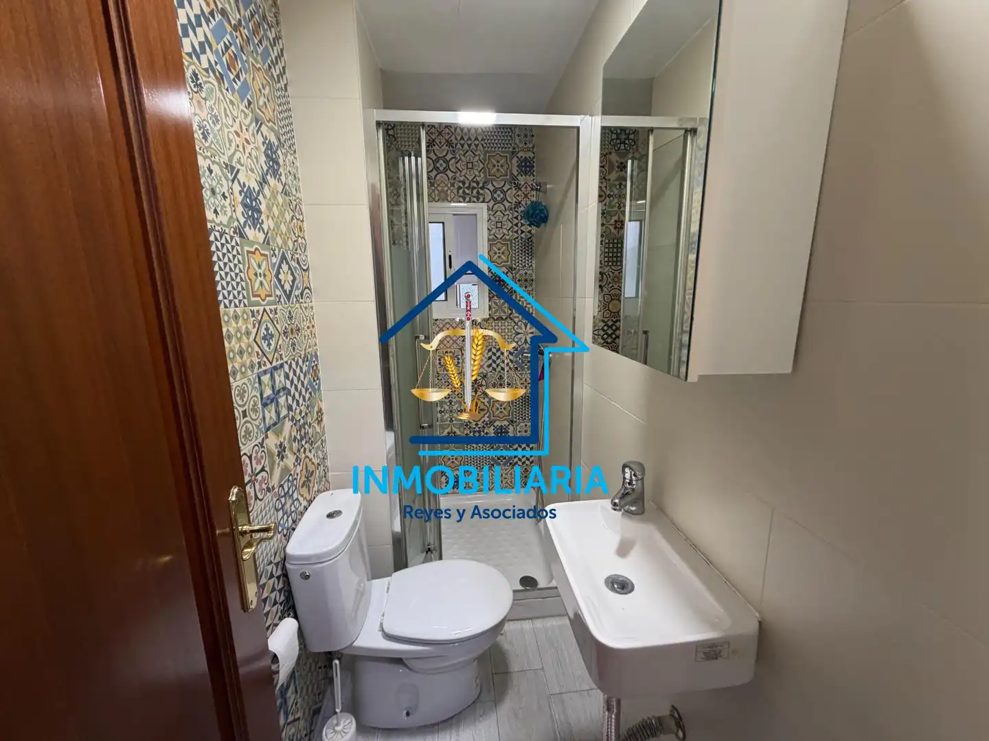 Bany de Pis de lloguer en Córdoba amb Balcó