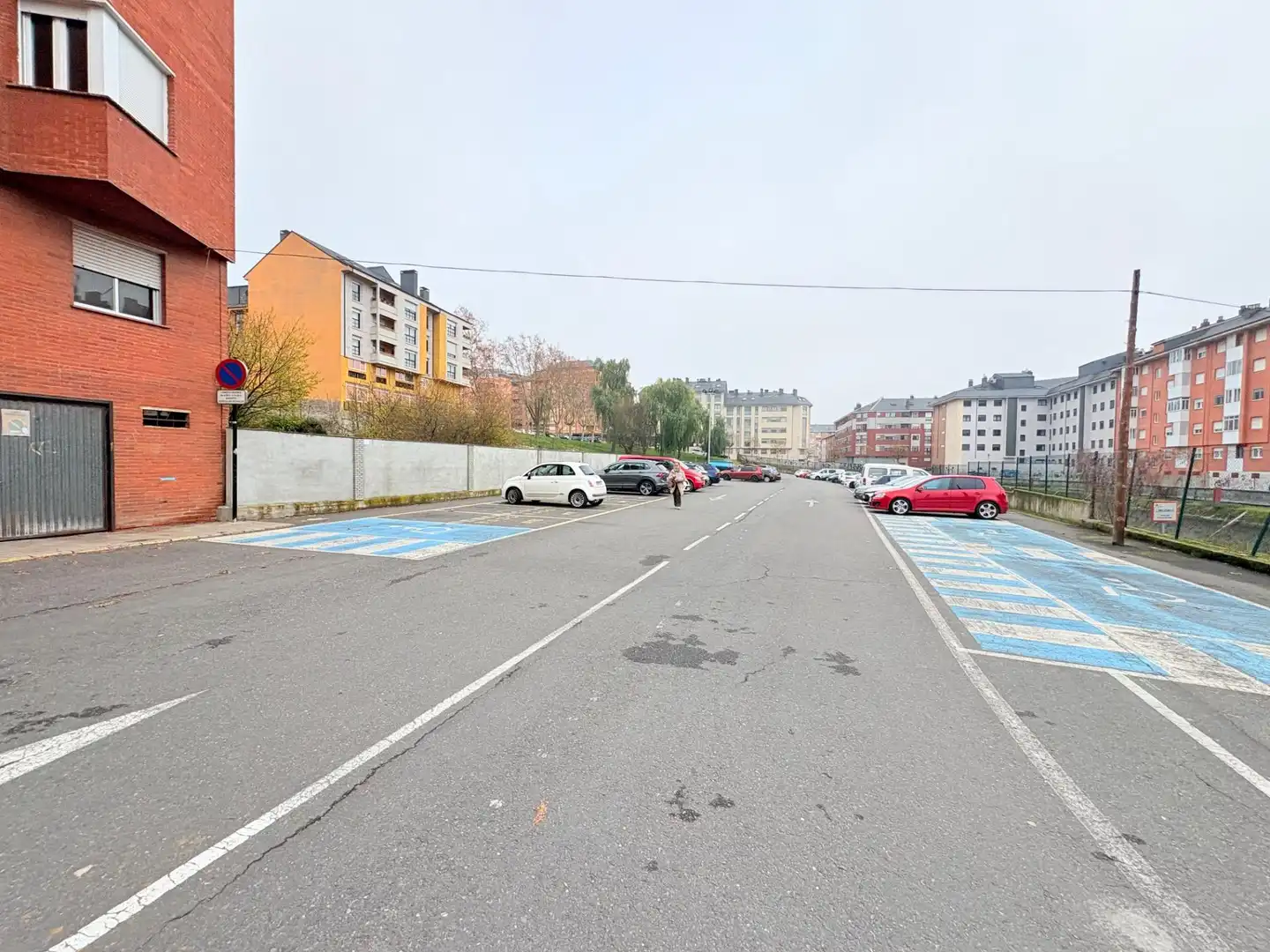 Aparcament de Pis en venda en Ponferrada amb Calefacció, Moblat i Balcó