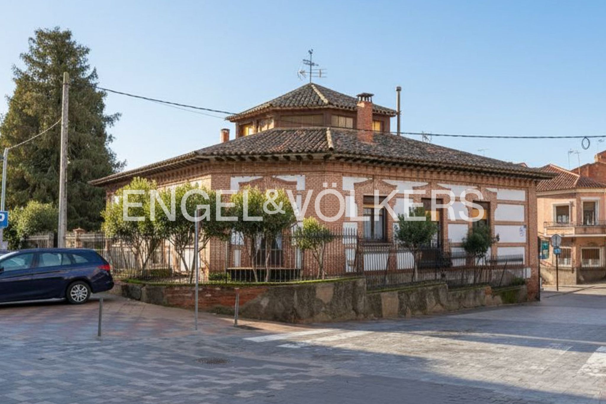 Vista exterior de Casa o chalet en venta en Azuqueca de Henares con Calefacción y Jardín privado