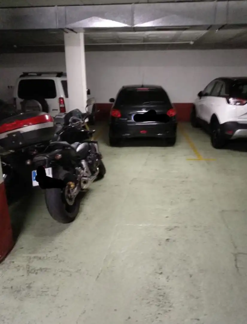 Einzelparkplatz zum Verkauf in Rúa dos Doadores de Sangue 68, imagen 2