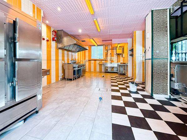 Local comercial en Alquiler en Can Feu