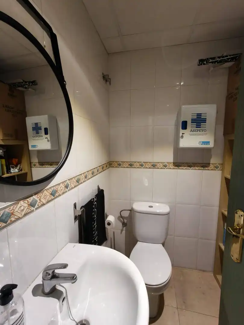 Bathroom of Commercial properties for rent in Campanar