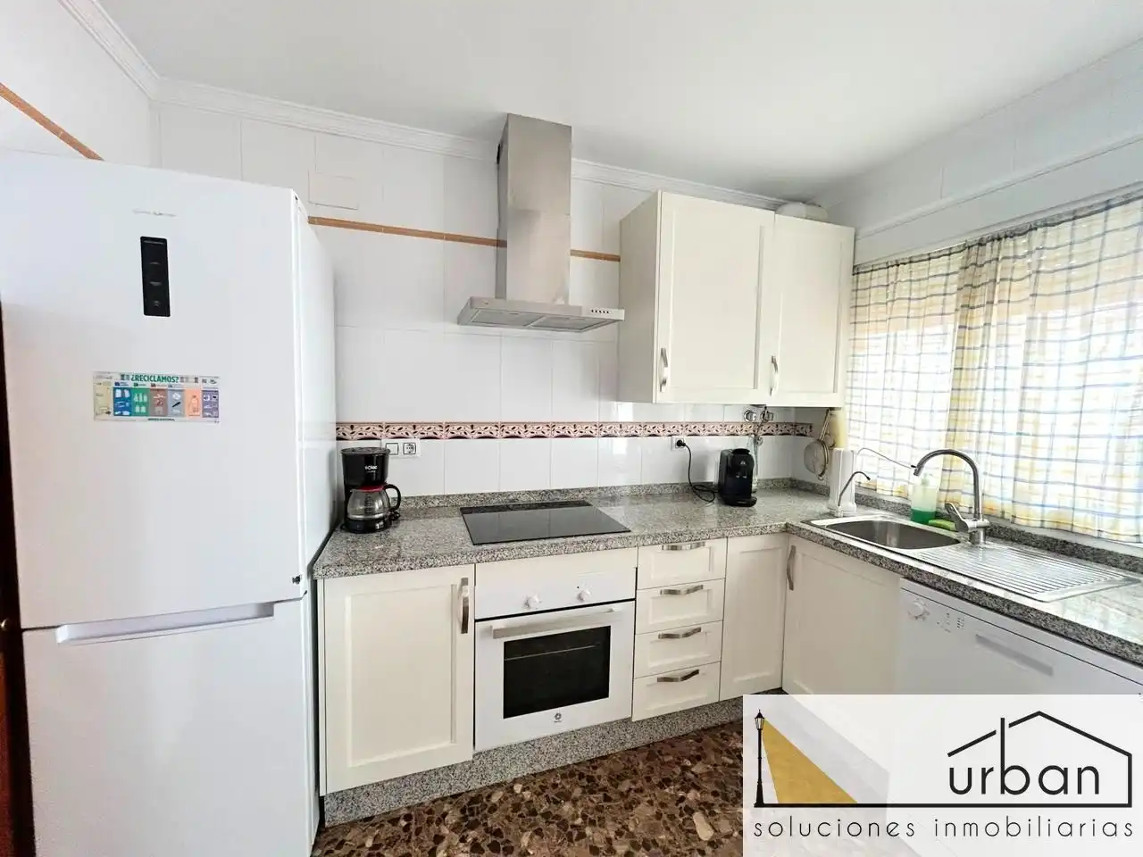 Küche von Haus oder Chalet zum Verkauf in Chipiona mit Klimaanlage, Privatgarten und Terrasse
