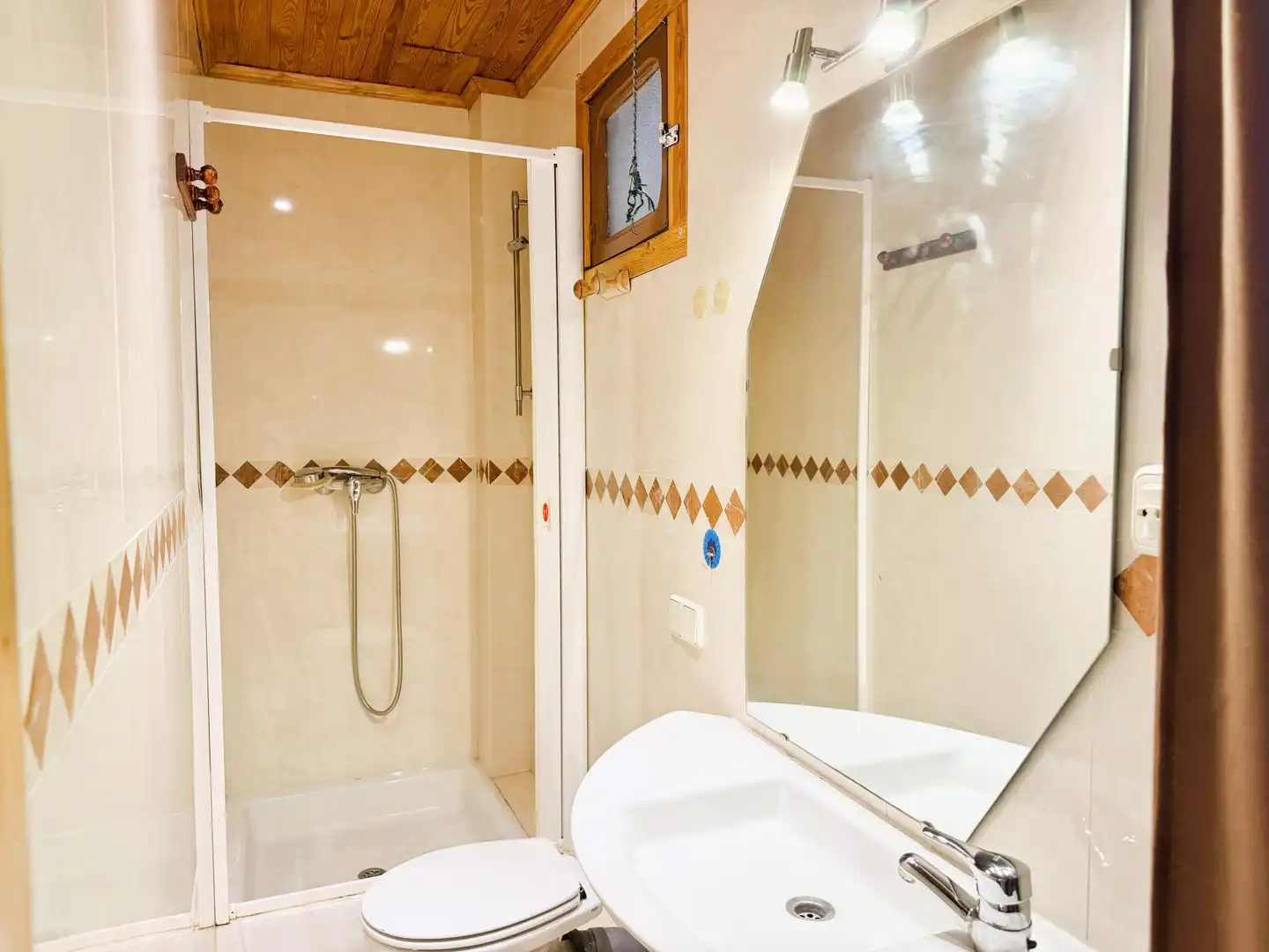 Bathroom of Flat for sale in Guardiola de Berguedà  with Heating, Furnished and TV
