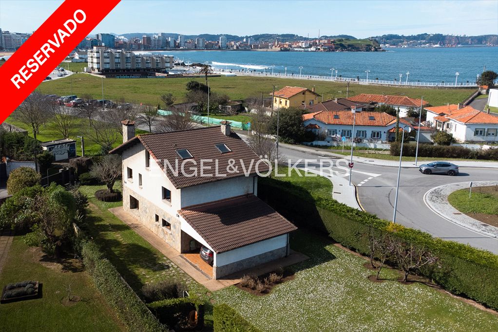 House or chalet for sale in Gijón   with Air Conditioner, Heating and Private garden