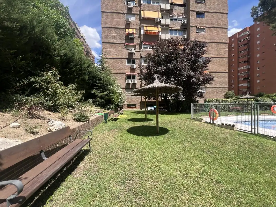 Garden of Flat for rent in Madrid  with Air Conditioner, Heating and Swimming Pool