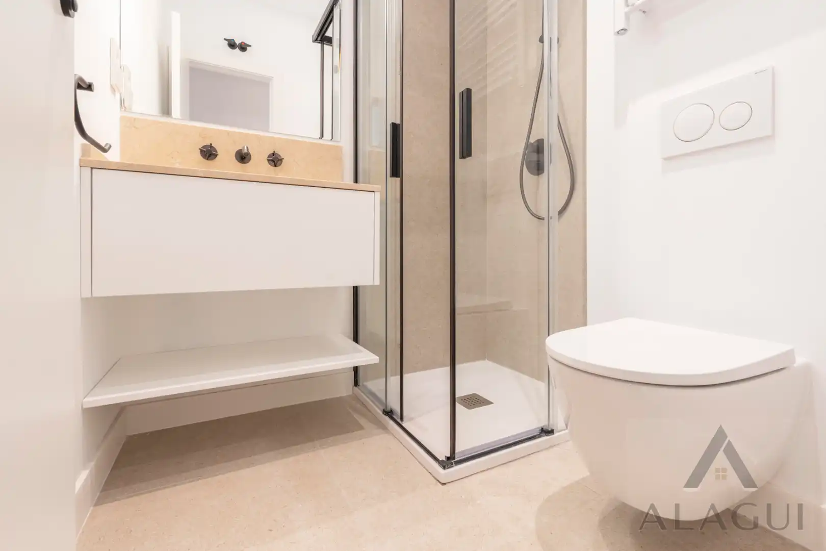 Baño de Apartamento en venta en Madrid con Aire acondicionado, Calefacción y Amueblado
