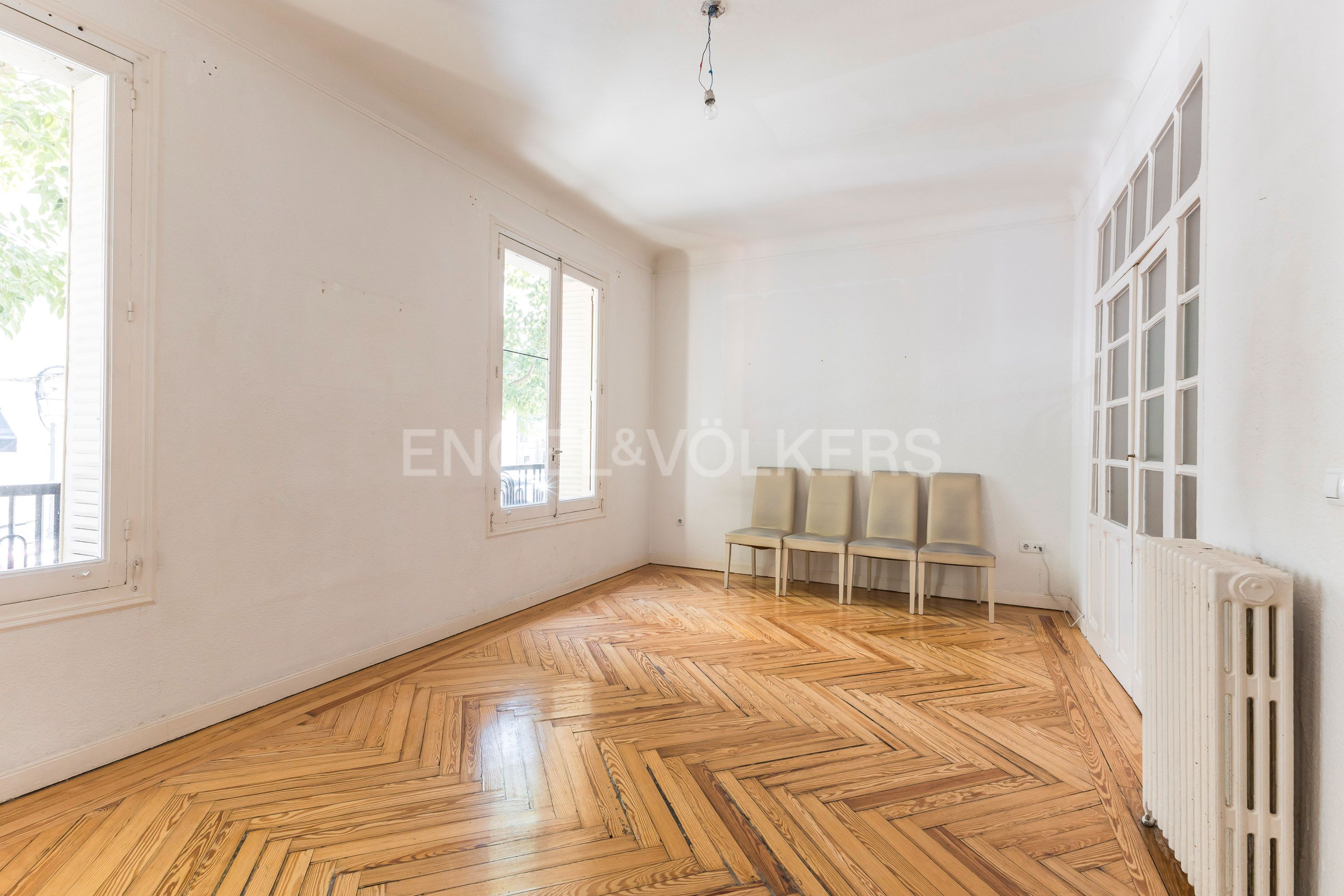 Sala d'estar de Apartament en venda en  Madrid Capital amb Calefacció i Parquet