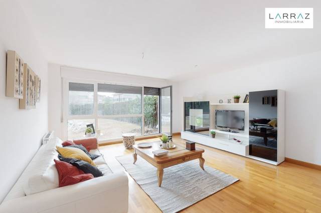 Casa adosada en Venta en Calle Concejo de Gulina en Iza / Itza