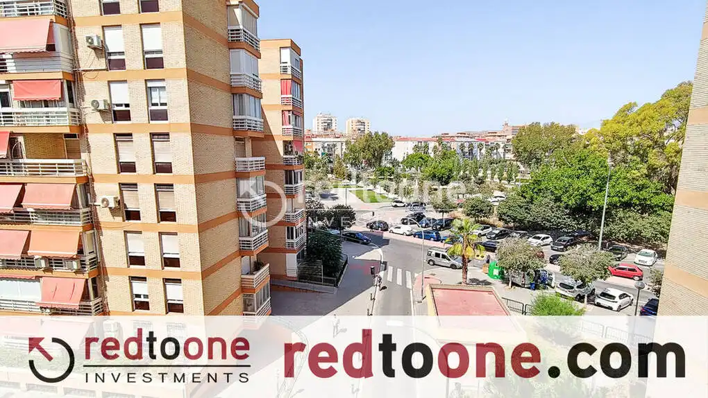 Vista exterior de Pis en venda en Alicante / Alacant amb Jardí privat, Terrassa i Piscina