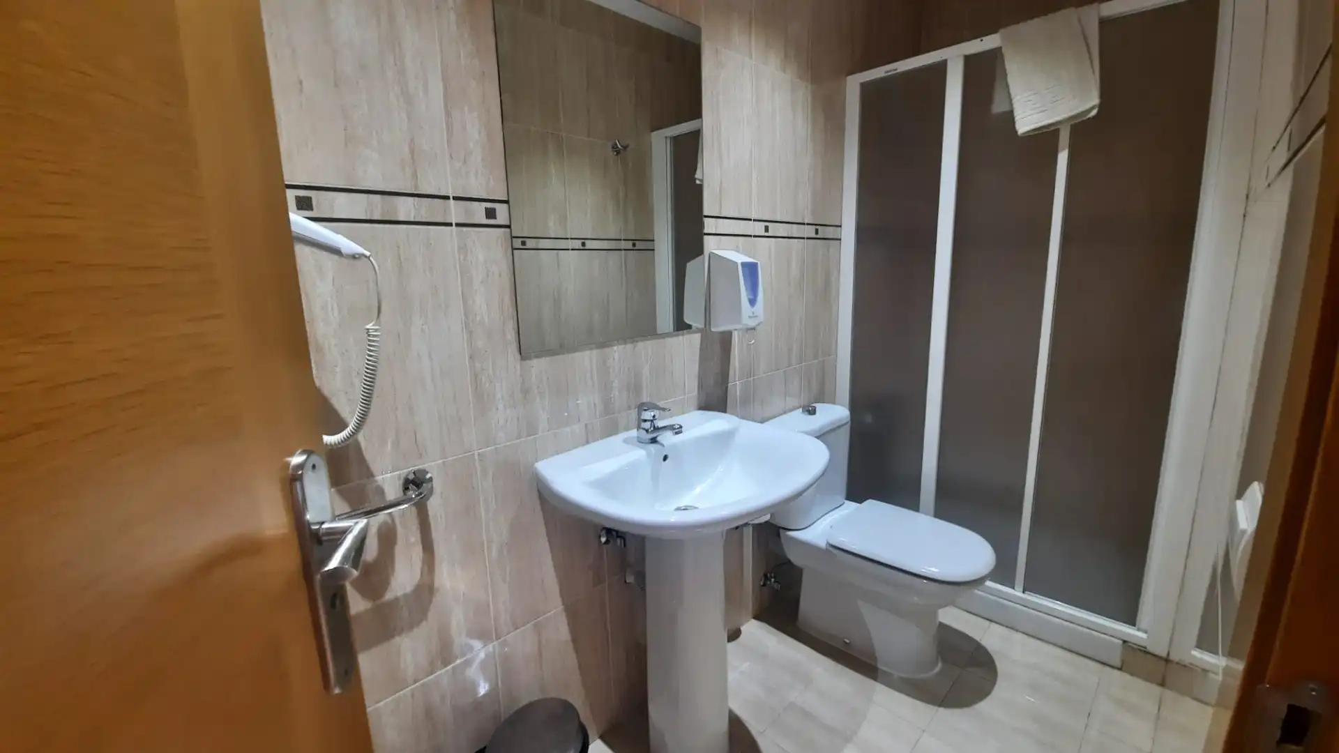 Badezimmer von Gebäude zum Verkauf in Cacabelos mit Alarm