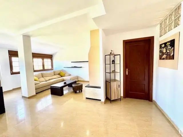 Wohnzimmer von Dachboden zur Miete in Altea mit Klimaanlage, Terrasse und Möbliert