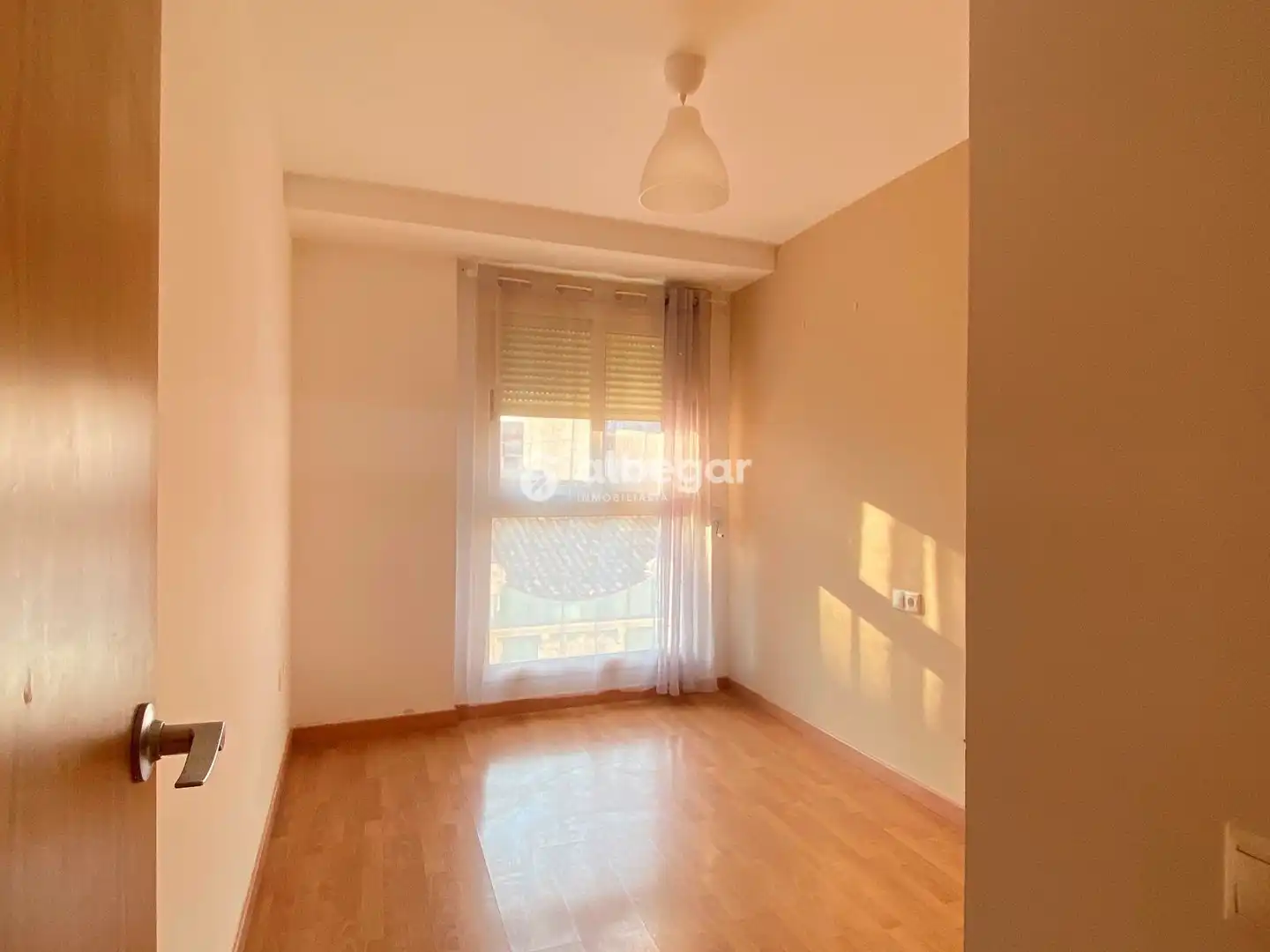 Habitación de Piso de alquiler en Valencia con Terraza, Lavadora y Balcón