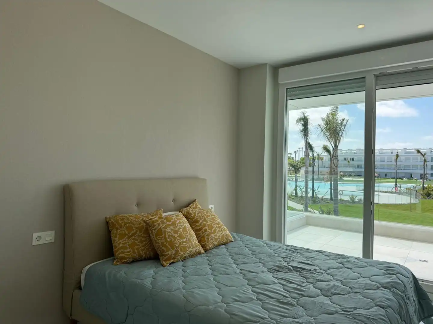 Dormitori de Apartament en venda en Chipiona amb Aire condicionat, Terrassa i Traster