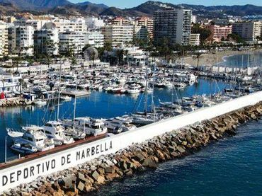 Local comercial en traspàs a PUERTO DEPORTIVO 21
