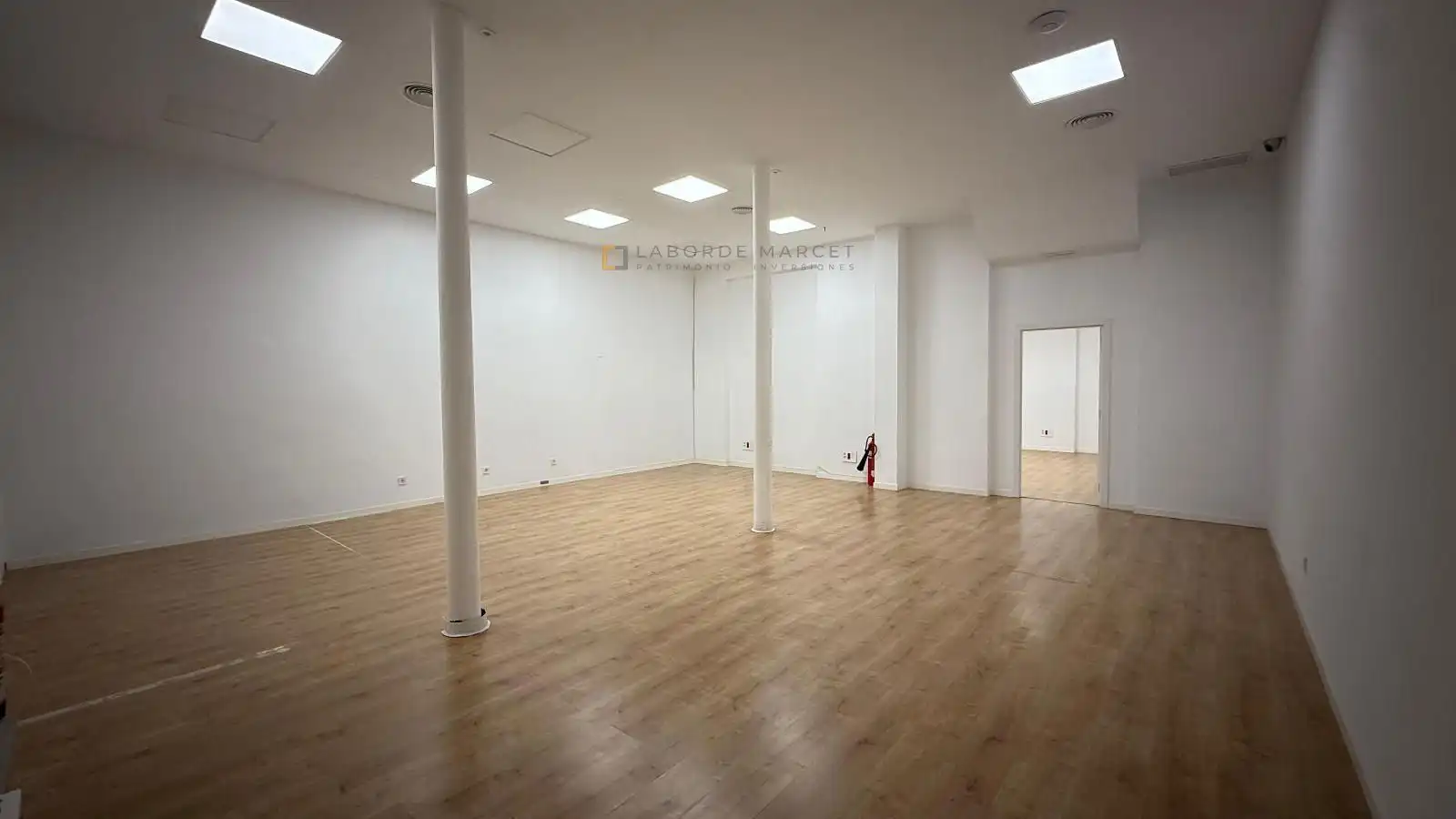 Local comercial en alquiler en Sant Pau, imagen 2
