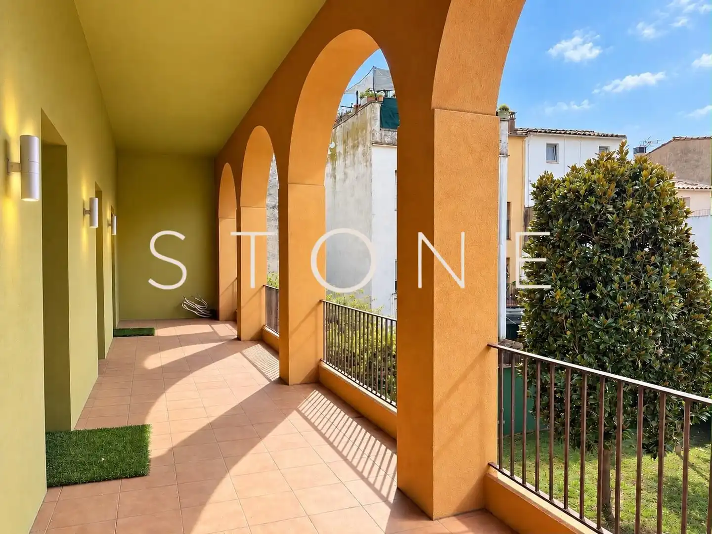 Exterior view of Houses for sale in Banyoles, Girona
