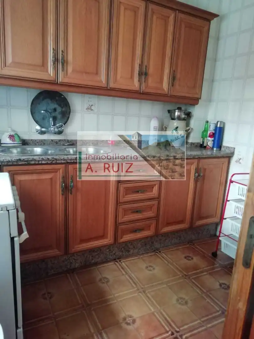 CASA SEMICÉNTRICA CON GRAN PATIO, imatge 4