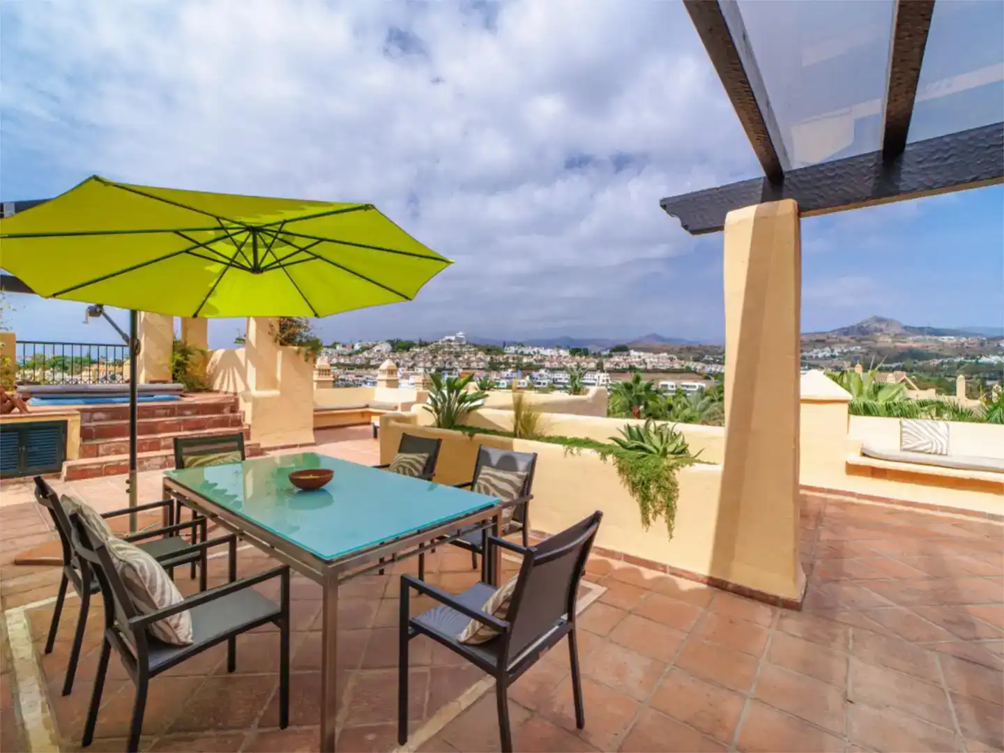 Terrasse von Dachboden zum Verkauf in Estepona mit Klimaanlage
