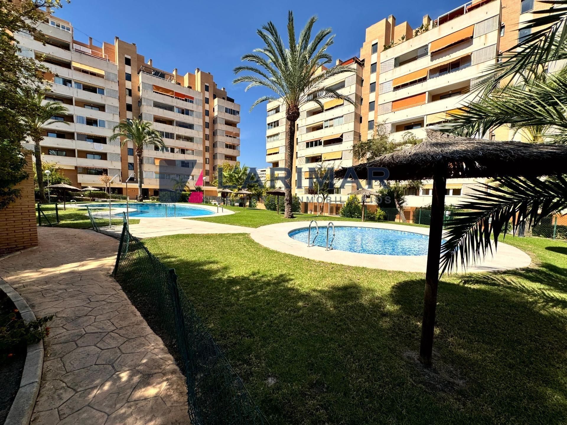 Vista exterior de Àtic de lloguer en Alicante / Alacant amb Terrassa, Traster i Balcó