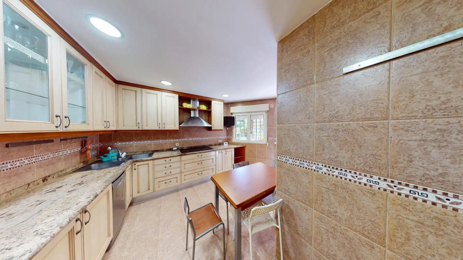 Cocina de Casa adosada en venta en El Molar (Madrid) con Calefacción, Jardín privado y Terraza