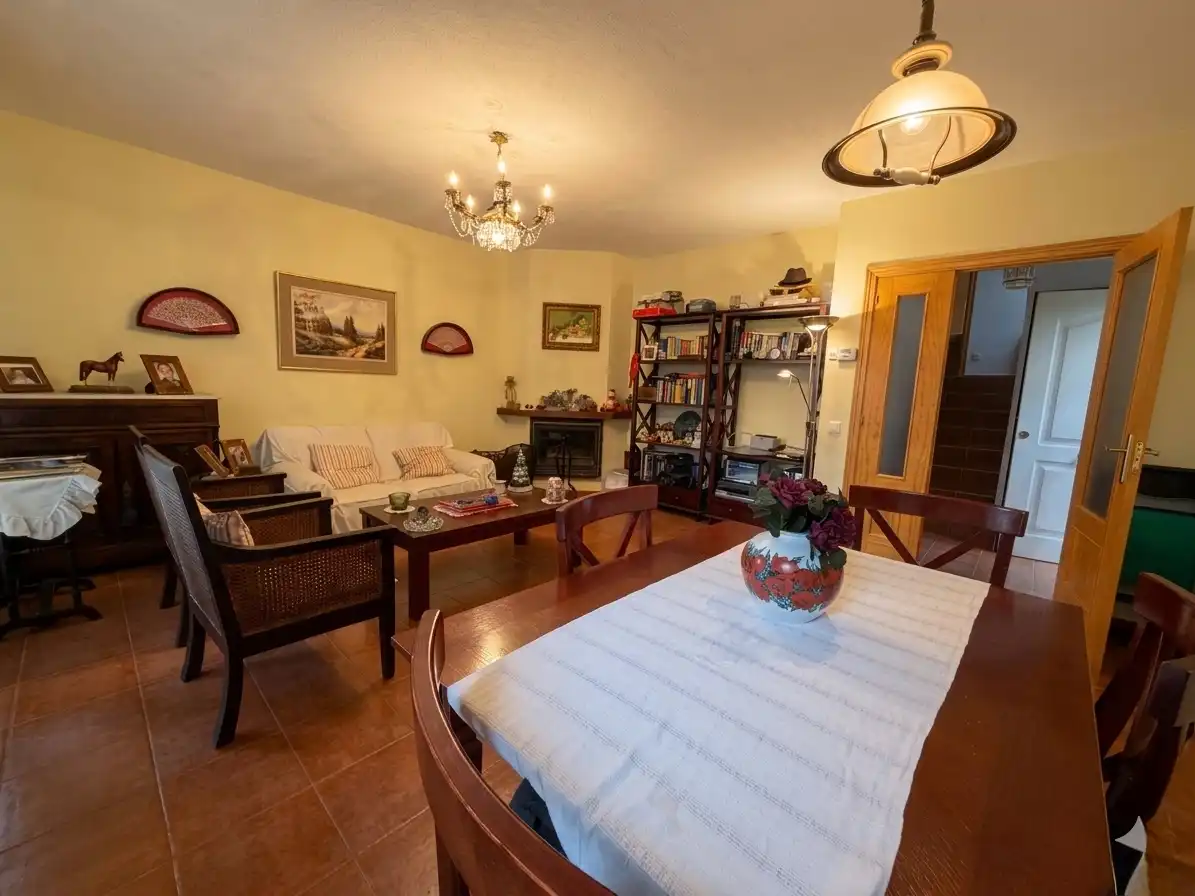 Sala d'estar de Casa o xalet en venda en El Espinar amb Calefacció, Jardí privat i Terrassa