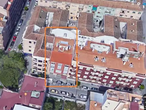 Vista exterior de Edifici en venda en Granada