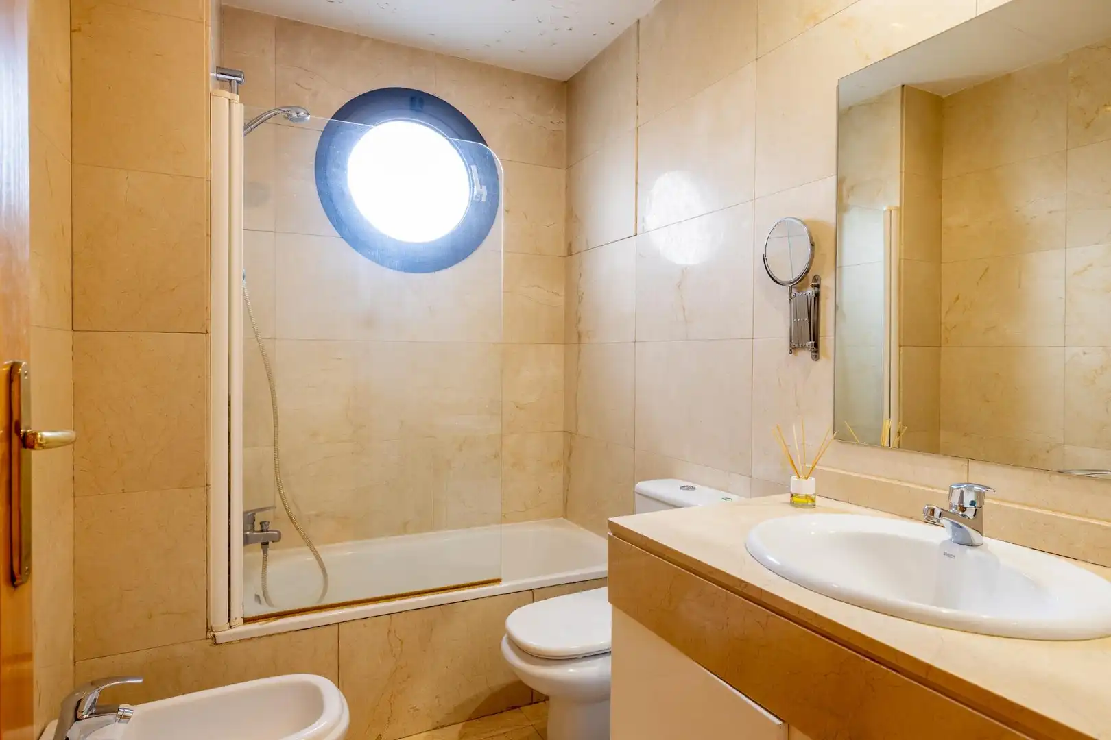 Baño de Piso en venta en Madrid con Aire acondicionado, Calefacción y Jardín privado