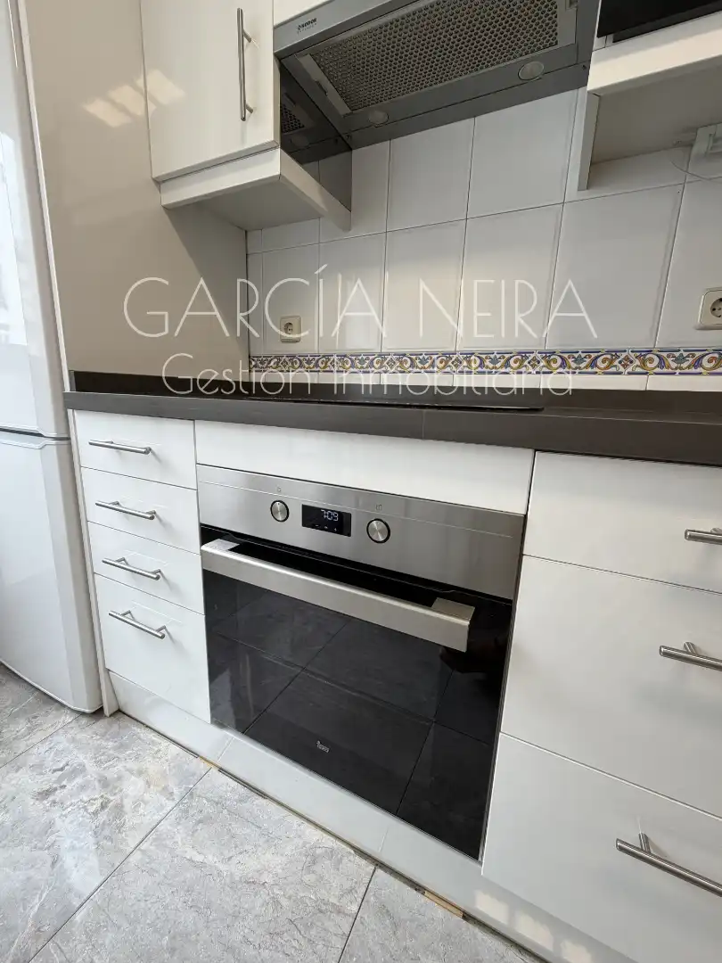Cuina de Pis en venda en Oviedo  amb Calefacció, Parquet i Traster