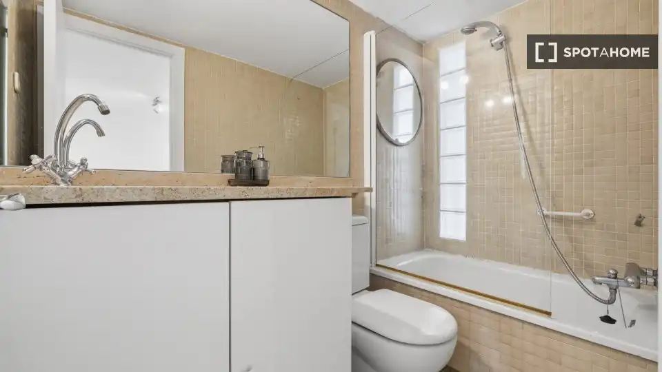 Room in Tres Olivos - Valverde