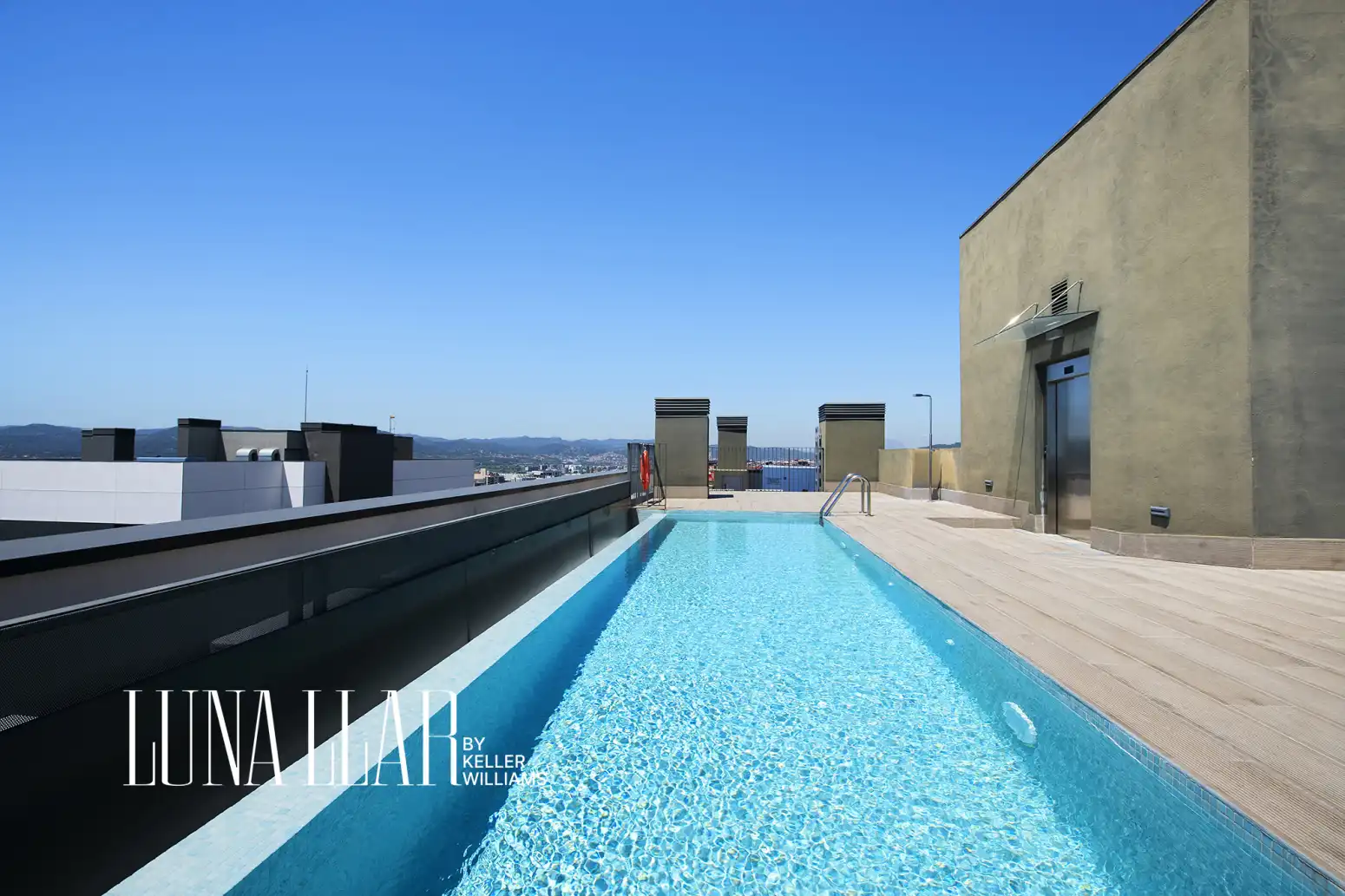 Piscina de Piso en venta en Cornellà de Llobregat con Aire acondicionado, Calefacción y Jardín privado