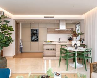 Cuina de Apartament en venda en Marbella amb Aire condicionat, Terrassa i Moblat