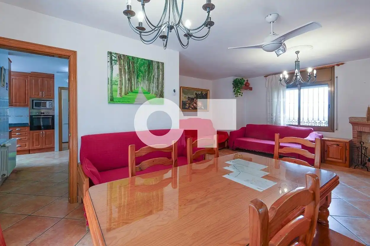 Sala d'estar de Casa o xalet en venda en Tordera amb Calefacció, Terrassa i Piscina