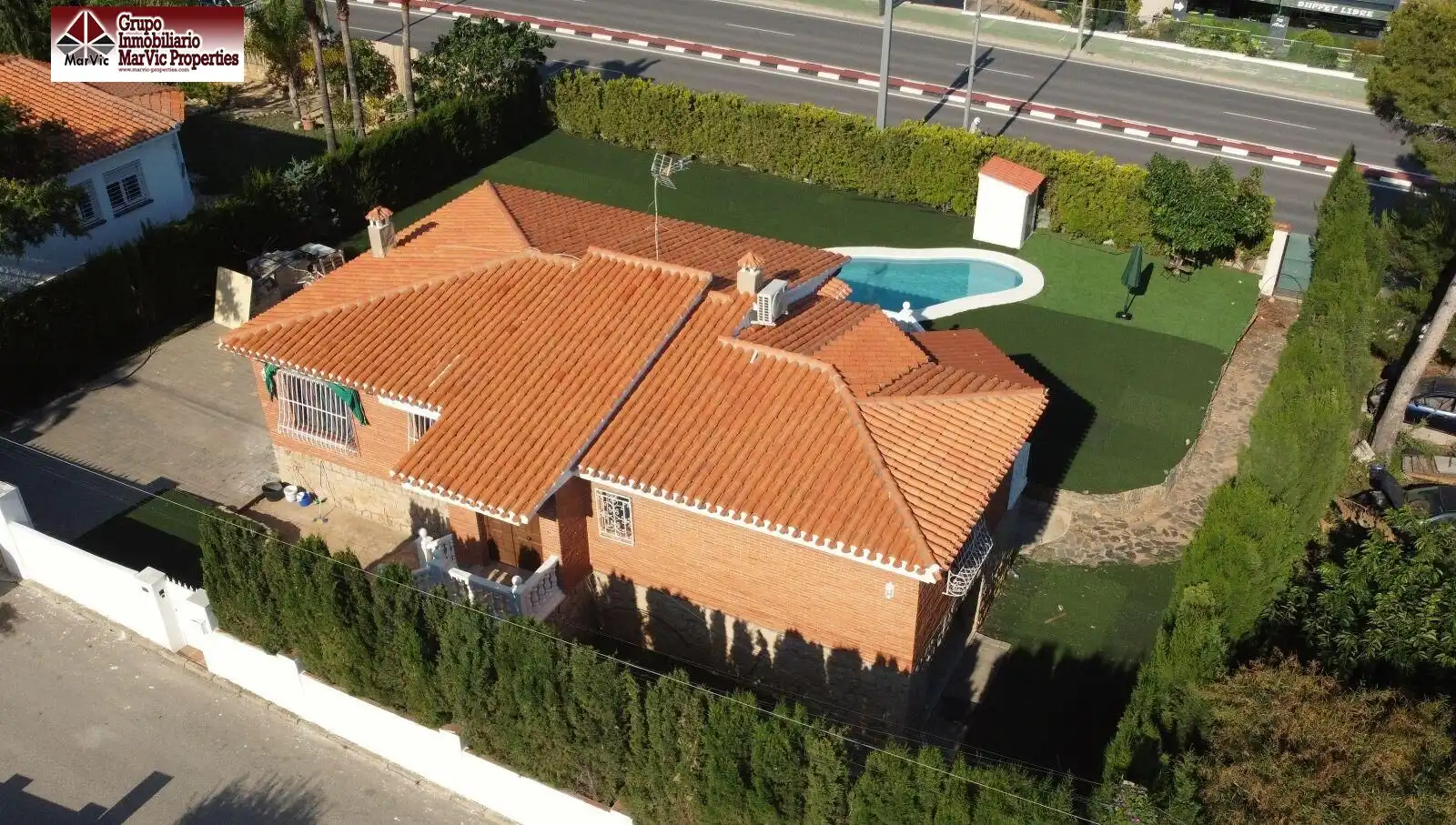 Chalet con piscina en venta en Coloma